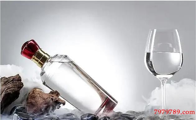 中国哪些白酒品牌适合送礼，白酒送礼好不好？